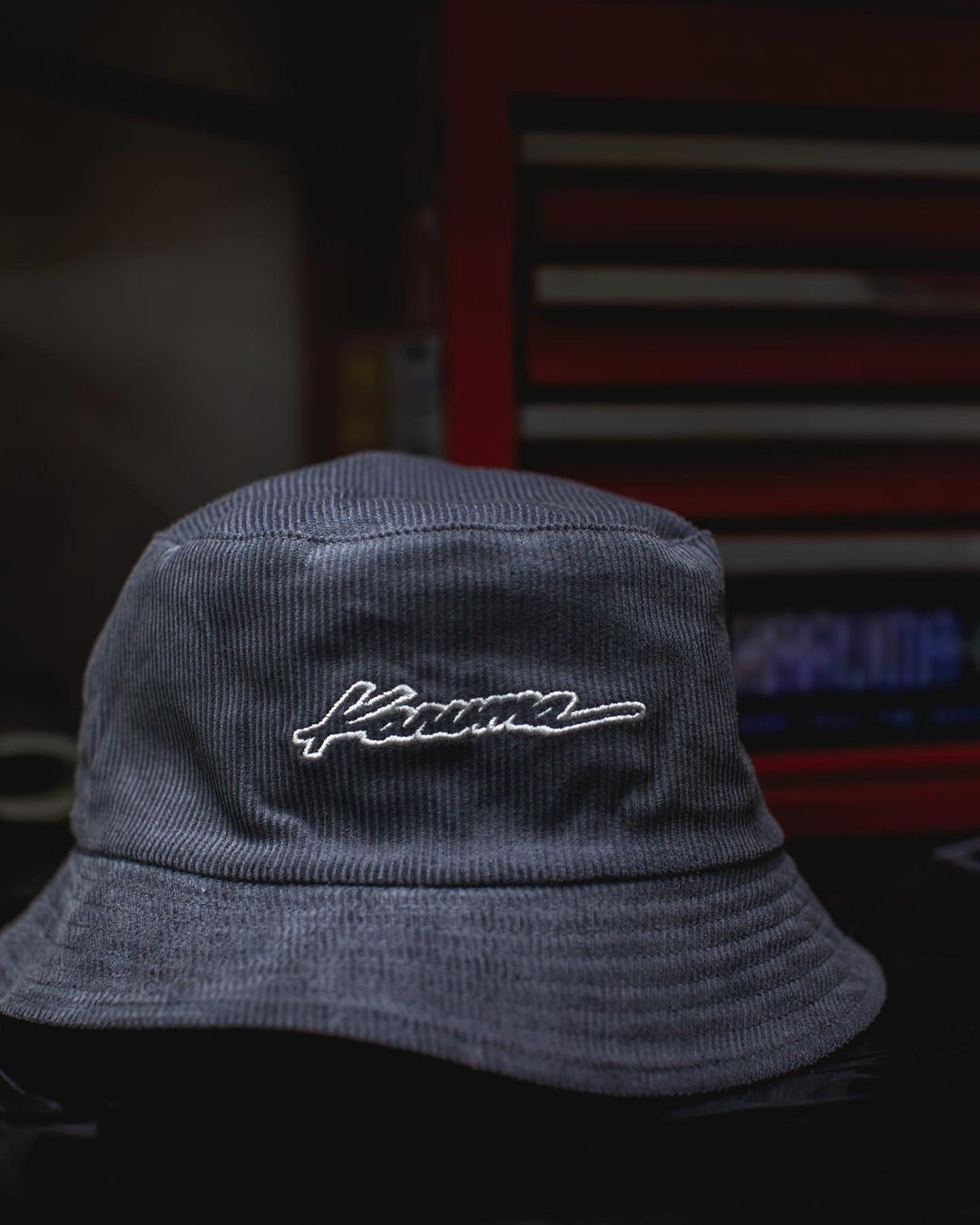 REVERSIBLE CORDUROY BUCKET HAT